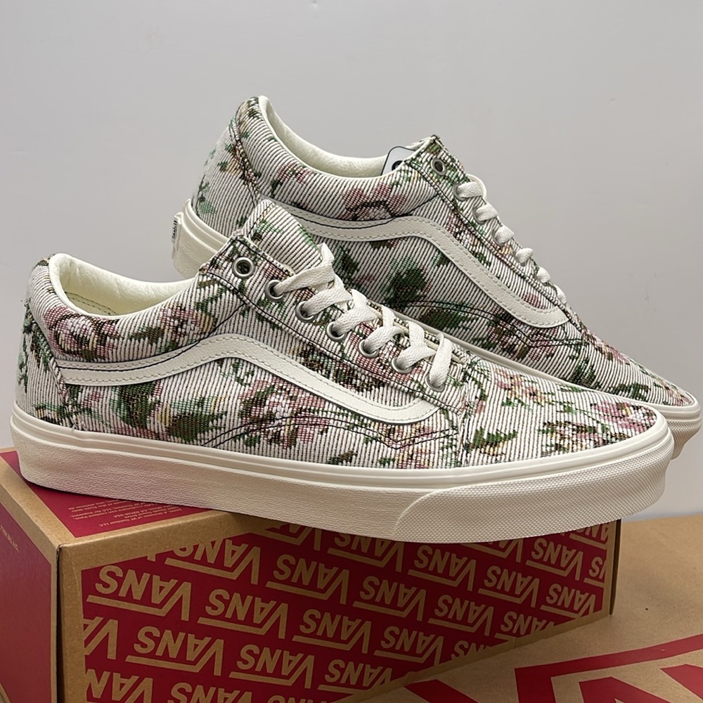 Vans Men’s Old Skool Tapestry Floral Marshmallow
VN000CP5CCZ
Sneakers - Picture 7 of 16